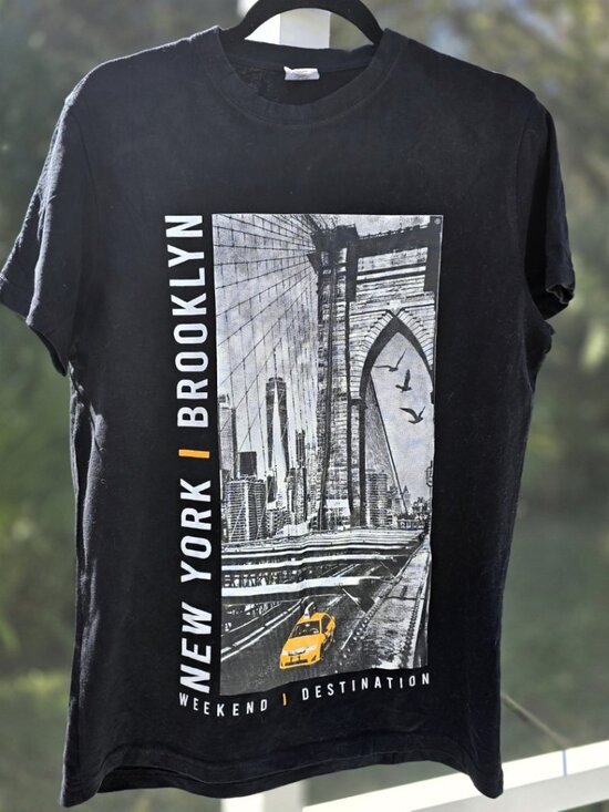 NYC Brooklyn Graphic T-Shirt – Size M - Picture 1 of 3
